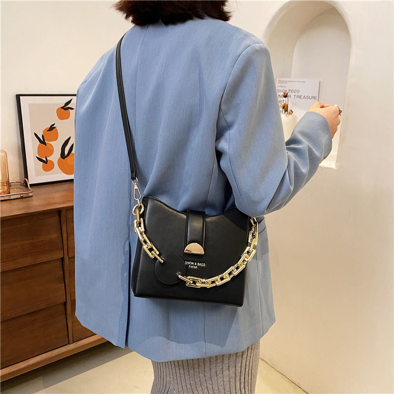 New European And American Retro Handbags Light Mature Ladies One-shoulder Messenger Bag